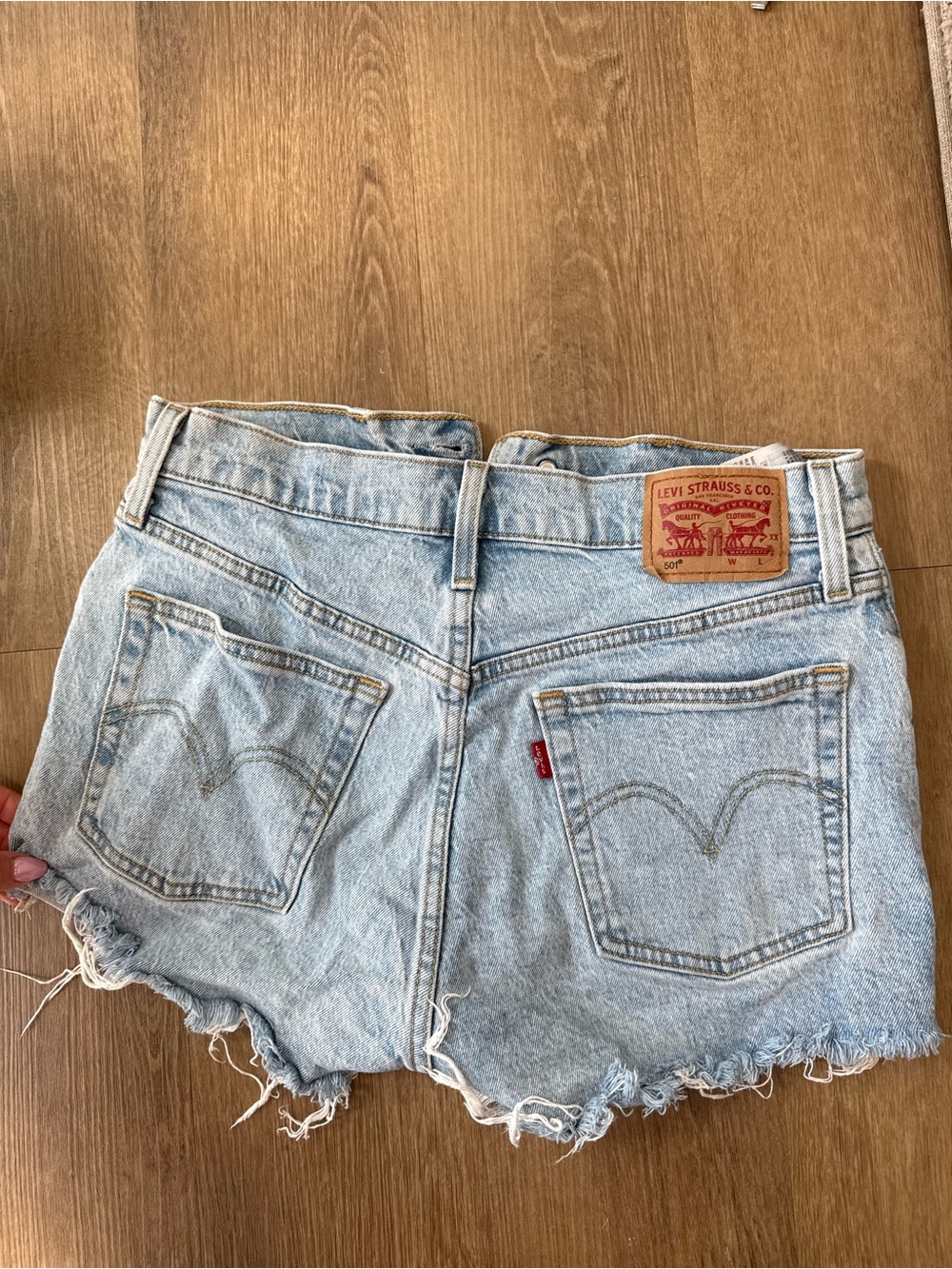 Levi's Light Wash Denim Cutoff Shorts 27 - Picture 6 of 11